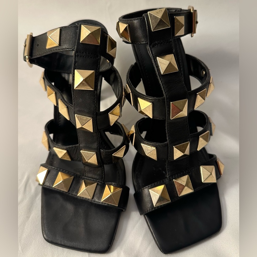 STEVE MADDEN BLACK WITH GOLD STUDS CAPRI SANDLE HEEL, SIZE 7